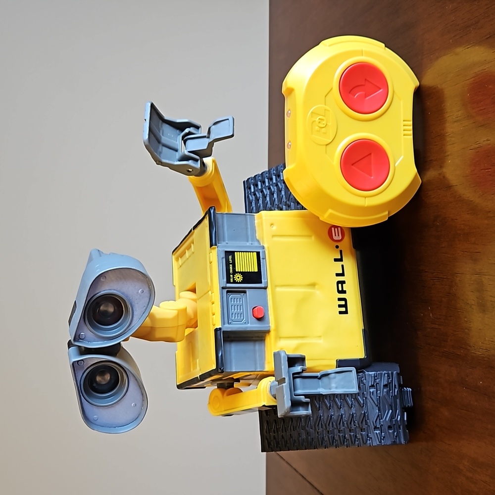 Disney Pixar WALL-E Hello Figure
